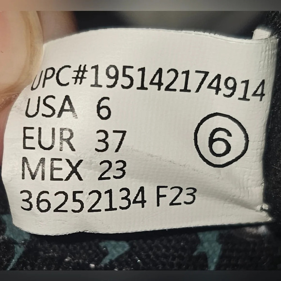 Women's Disney Ground Up Nightmare Before Christmas Hi Top Sneaker Size 6 - Picture 12 of 12